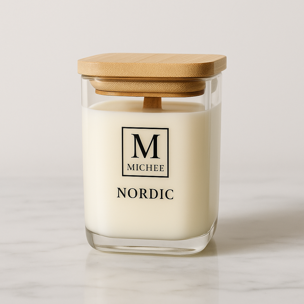 Recipient pentru lumanari MICHEE Nordic, din sticla transparenta cu capac din bambus lemn, design patrat minimalist, ideal pentru lumanari parfumate din ceara de soia