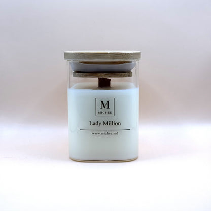 Lumânare parfumată MICHEE Nordic Lady Million, recipient din sticlă transparentă cu capac, ceară de soia, fitil din lemn
